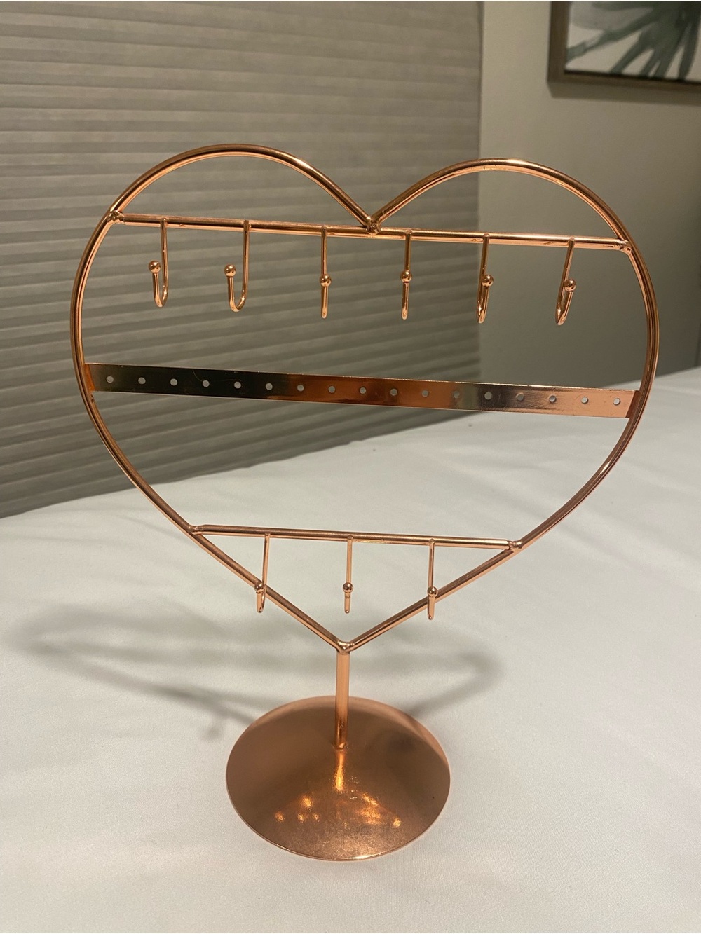 Heart-Shaped Jewelry Stand in Metallic Rose Gold